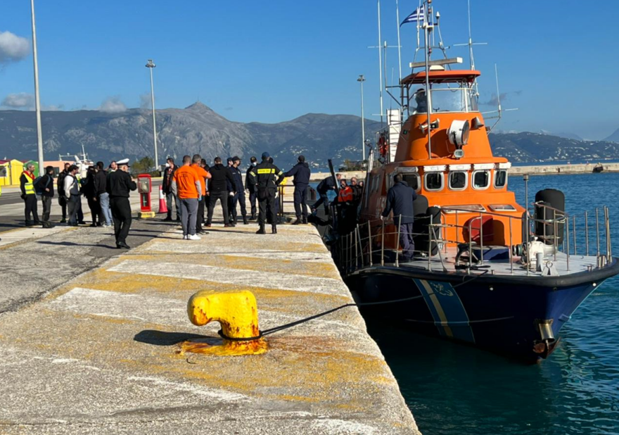 Φωτιά σε πλοίο στην Κέρκυρα: Στο λιμάνι για την υποδοχή των επιβατών του Euroferry Olympia Πέτσας και Πολιτική Προστασία