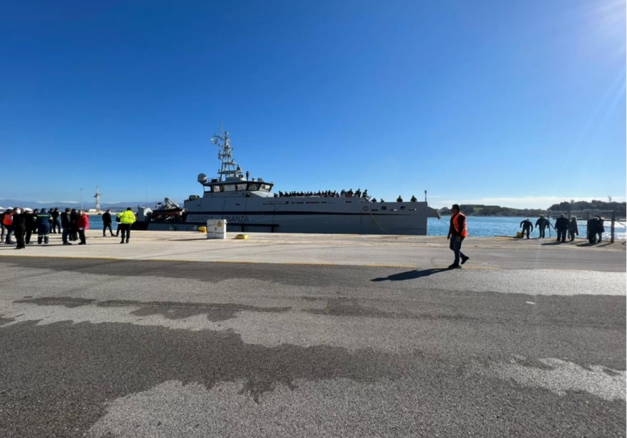 Φωτιά σε πλοίο στην Κέρκυρα: Στο λιμάνι για την υποδοχή των επιβατών του Euroferry Olympia Πέτσας και Πολιτική Προστασία