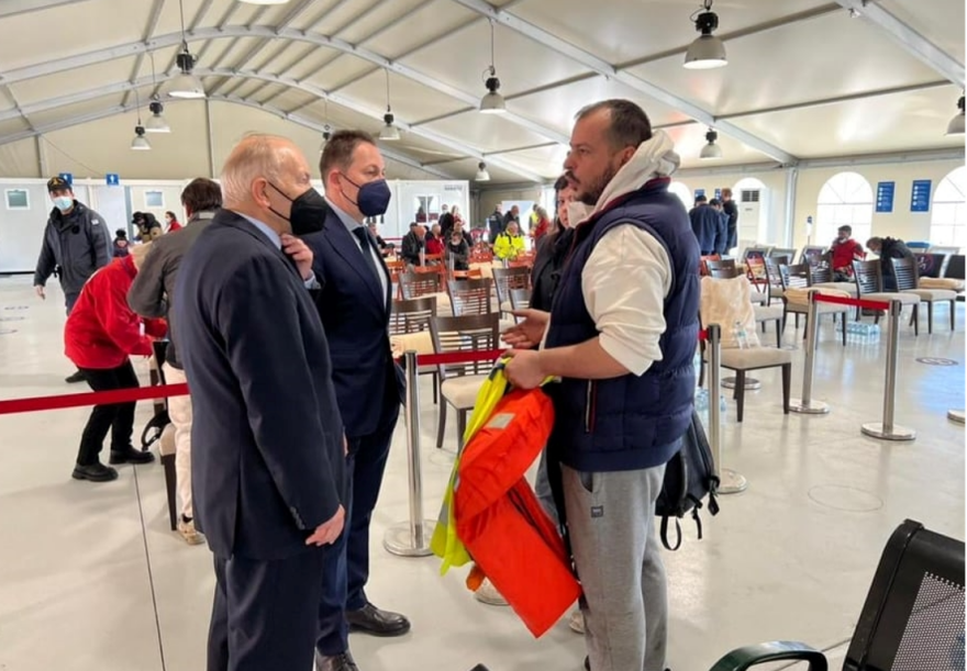 Φωτιά σε πλοίο στην Κέρκυρα: Στο λιμάνι για την υποδοχή των επιβατών του Euroferry Olympia Πέτσας και Πολιτική Προστασία