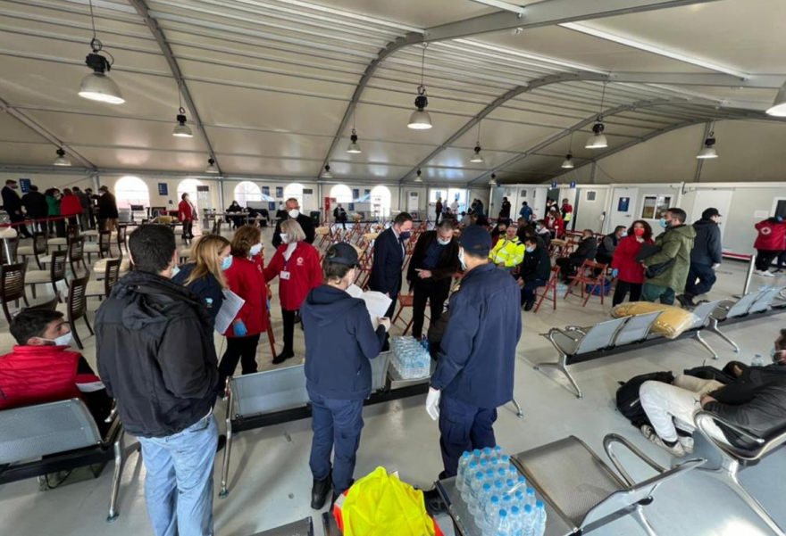 Φωτιά σε πλοίο στην Κέρκυρα: Στο λιμάνι για την υποδοχή των επιβατών του Euroferry Olympia Πέτσας και Πολιτική Προστασία