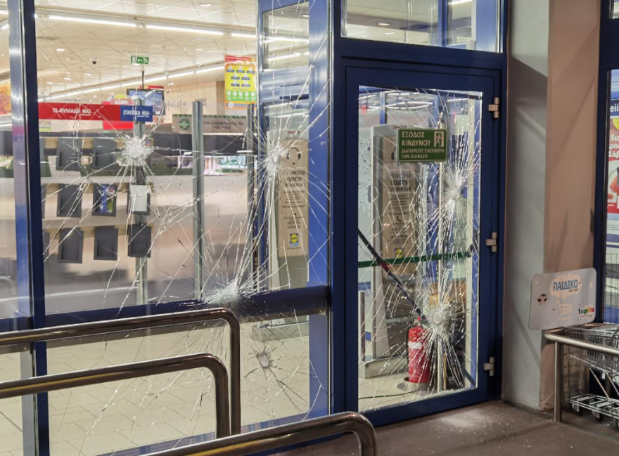 Επίθεση του Ρουβίκωνα στα Lidl στο Ίλιον