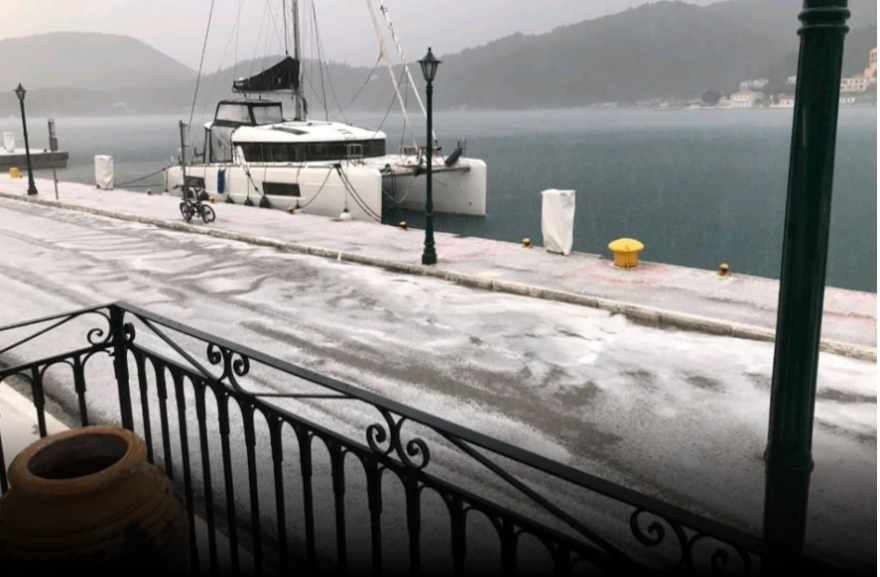 Καιρός: Κακοκαιρία με χαλάζι στην Ιθάκη, δείτε φωτογραφίες