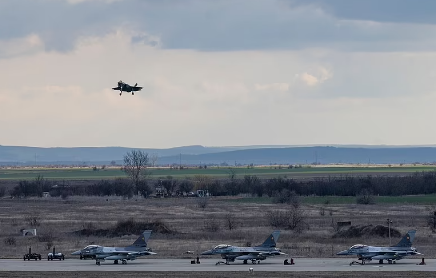 Εισβολή στην Ουκρανία: Στην αντεπίθεση οι ΗΠΑ - Πού έφτασαν τα πρώτα αμερικανικά F-35