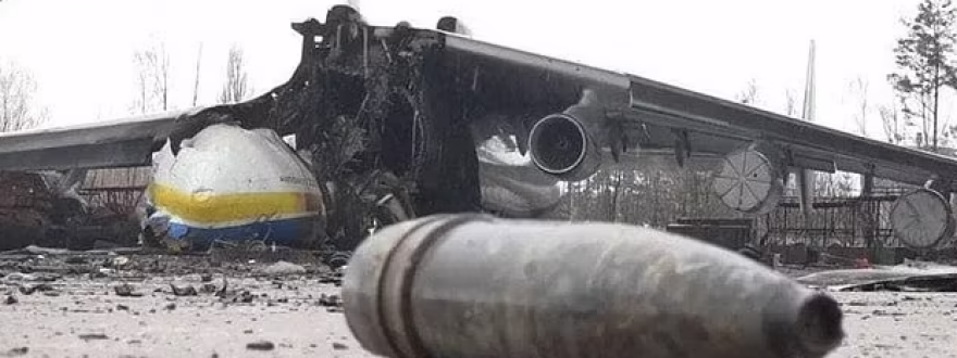 Πόλεμος στην Ουκρανία: Συντρίμμια το Antonov An-225, το μεγαλύτερο αεροσκάφος στον κόσμο - Δείτε βίντεο και φωτογραφίες