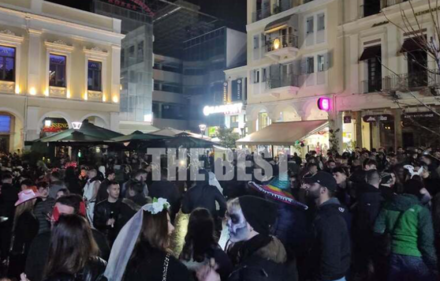 Πάτρα: Tο αδιαχώρητο επικράτησε στο κέντρο σήμερα τελευταία Κυριακή του Καρναβαλιού - Βίντεο και φωτογραφίες