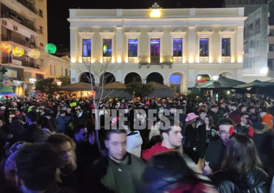 Πάτρα: Tο αδιαχώρητο επικράτησε στο κέντρο σήμερα τελευταία Κυριακή του Καρναβαλιού - Βίντεο και φωτογραφίες