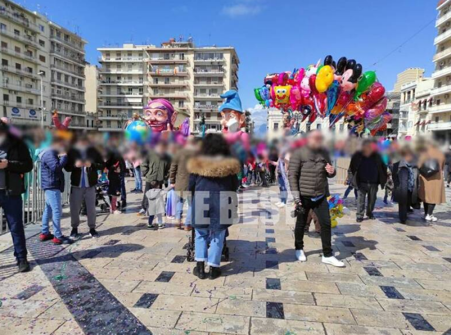 Πάτρα: Tο αδιαχώρητο επικράτησε στο κέντρο σήμερα τελευταία Κυριακή του Καρναβαλιού - Βίντεο και φωτογραφίες