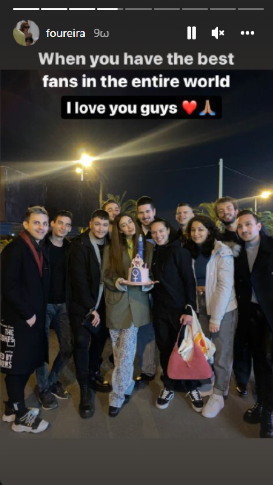 Η Ελένη Φουρέιρα έχει γενέθλια - Το διάφανο φόρεμα και η εντυπωσιακή τούρτα που της ετοίμασαν οι θαυμαστές της