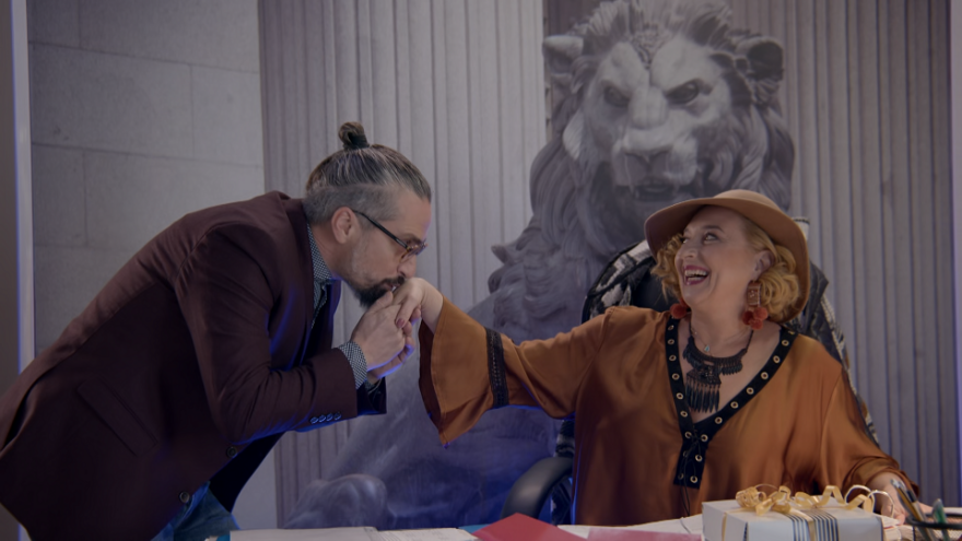 Άσε μας ρε μαμά: Η Αλίκη κάνει καψόνια στην Έλλη