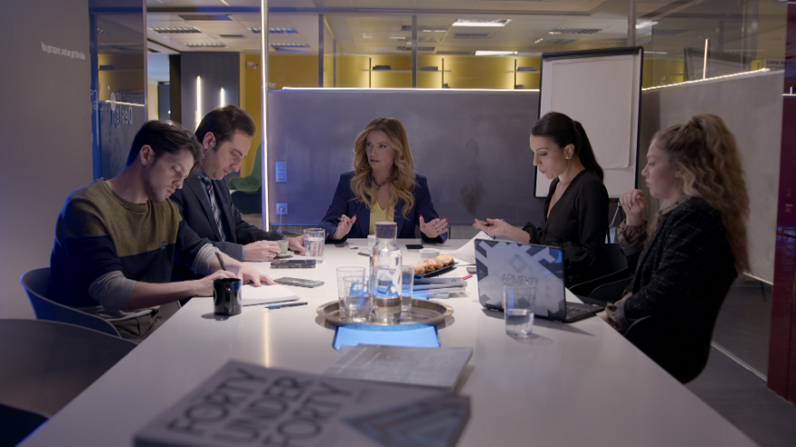 Άσε μας ρε μαμά: Η Αλίκη κάνει καψόνια στην Έλλη