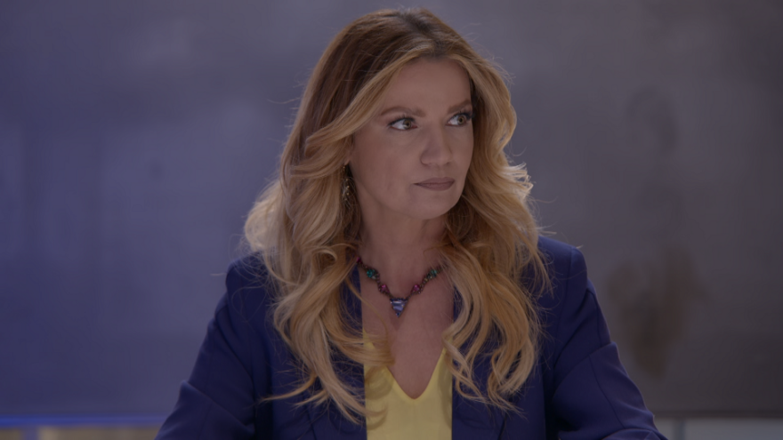 Άσε μας ρε μαμά: Η Αλίκη κάνει καψόνια στην Έλλη