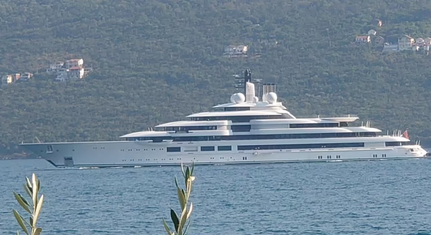 Βλαντιμίρ Πούτιν: Εικάζεται ότι αυτό είναι το μυστικό του γιοτ - Αγκυροβολημένο στην Τοσκάνη, αξίας $700 εκατ.