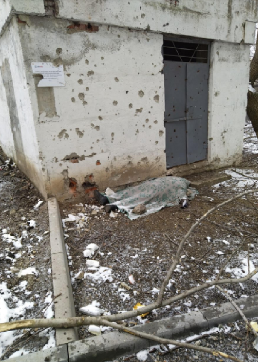 Πόλεμος στην Ουκρανία: Η Μαριούπολη θάβει τους νεκρούς της σε ομαδικούς τάφους