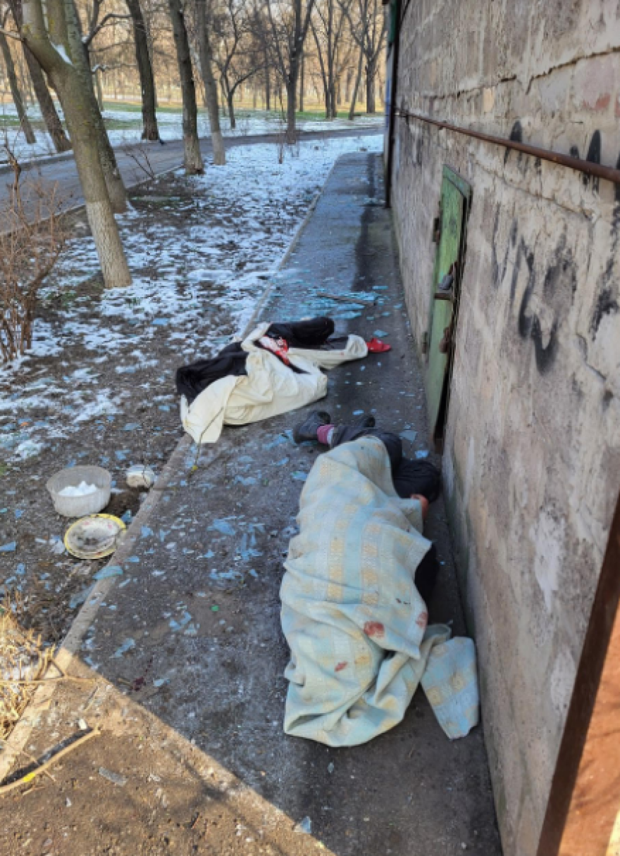 Πόλεμος στην Ουκρανία: Η Μαριούπολη θάβει τους νεκρούς της σε ομαδικούς τάφους