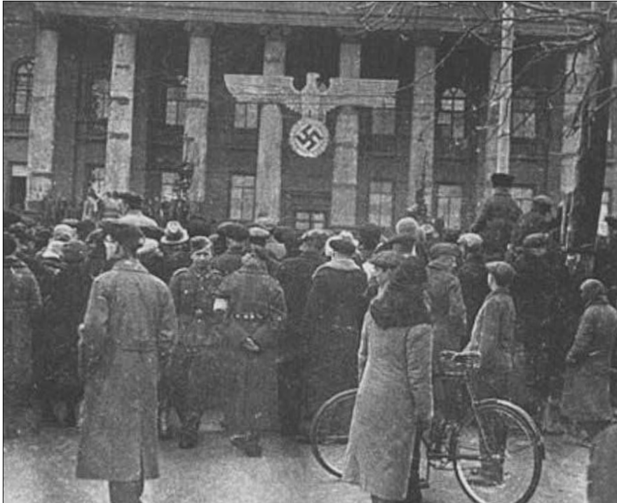 Πόλεμος στην Ουκρανία: Οι εικόνες με τους βομβαρδισμούς γυρίζουν τον χρόνο πίσω στον Β' Παγκόσμιο Πόλεμο