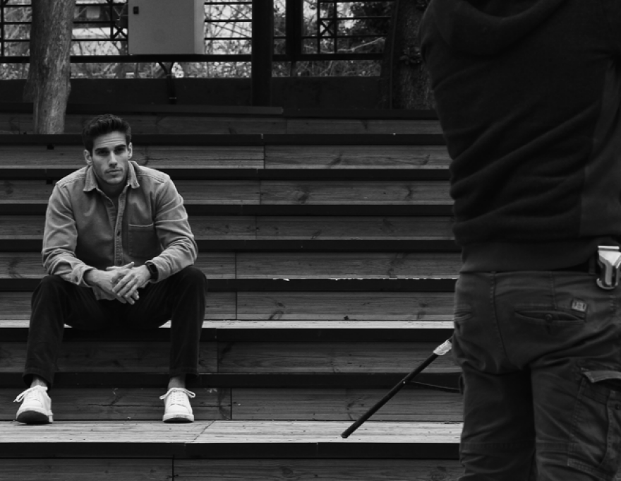 Ο νέος καλλιτέχνης Βασίλης Κούρτης συστήνεται στο κοινό