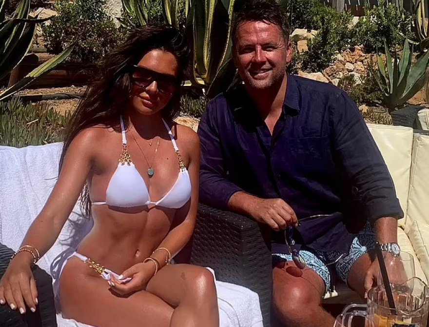 Μάικλ Όουεν: Η κόρη του λανσάρει τη δική της συλλογή με σέξι μαγιό - Δείτε φωτογραφίες