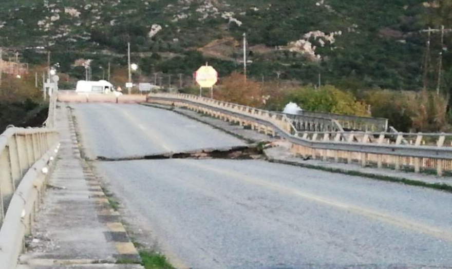 Εύηνος: Προς προσωρινή λύση στον αποκλεισμό των χωριών με την επισκευή της σιδηροδρομικής γέφυρας