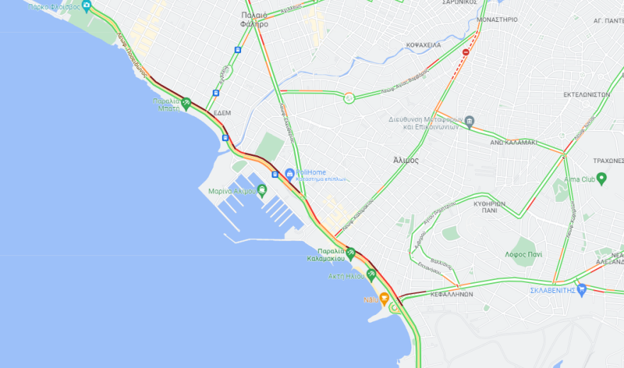 Κίνηση στους δρόμους: Καραμπόλα αυτοκινήτων στη λεωφόρο Ποσειδώνος, oυρά χιλιομέτρων