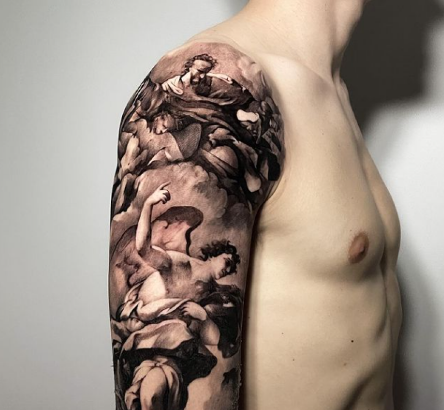 Αυτό είναι το τατουάζ μανίκι που «χτύπησε» στο δεξί χέρι του ο Τσιμίκας 