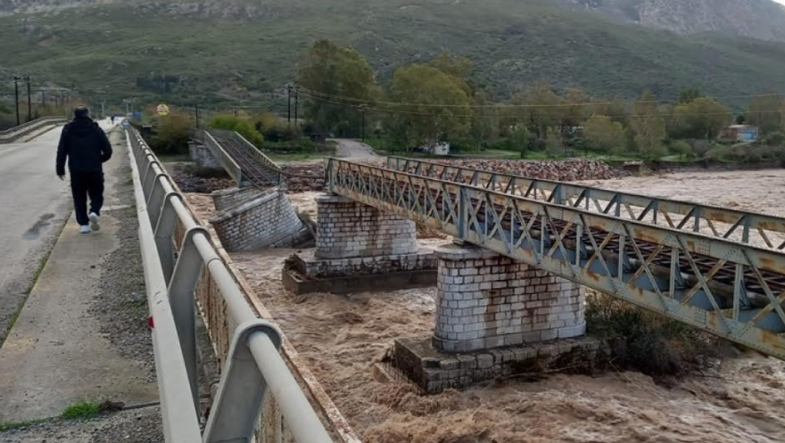 Εύηνος: Nέες κινητοποιήσεις ετοιμάζουν οι κάτοικοι των αποκλεισμένων χωριών από την κατάρρευση της γέφυρας