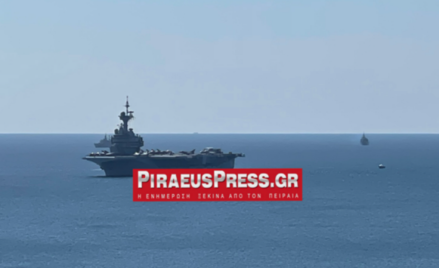 Στο Φλοίσβο το αεροπλανοφόρο Σαρλ Ντε Γκωλ – Δείτε φωτογραφίες