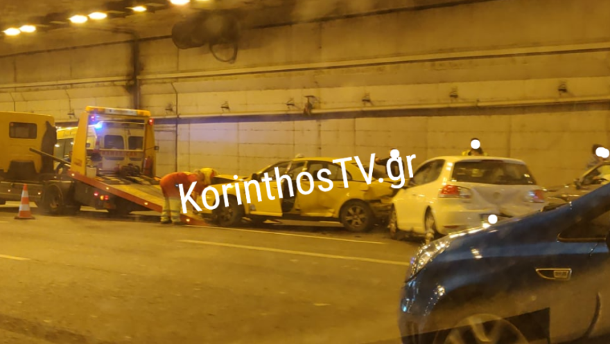 Κίνηση στους δρόμους - 25η Μαρτίου: Η μεγάλη έξοδος των Αθηναίων, ταλαιπωρία για τους οδηγούς στα διόδια Ελευσίνας 