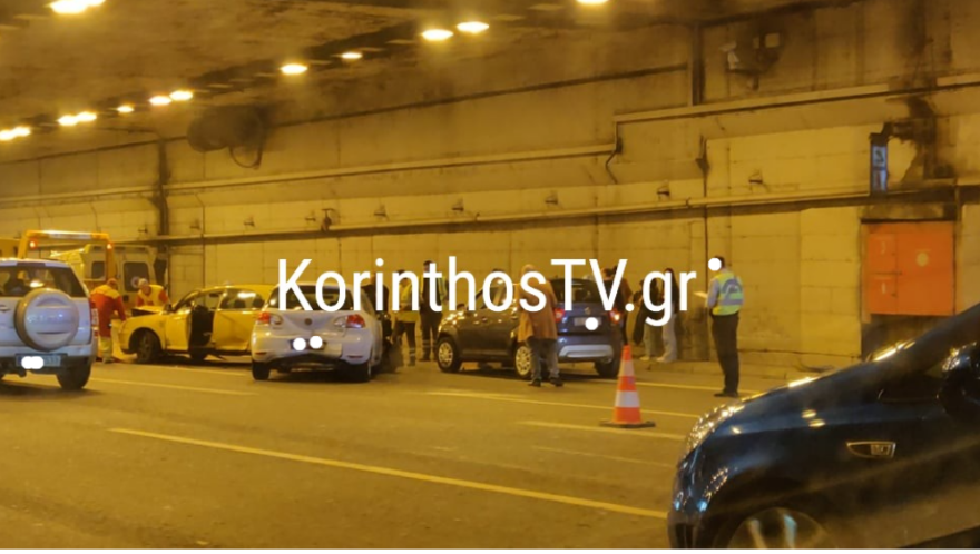 Κίνηση στους δρόμους - 25η Μαρτίου: Η μεγάλη έξοδος των Αθηναίων, ταλαιπωρία για τους οδηγούς στα διόδια Ελευσίνας 