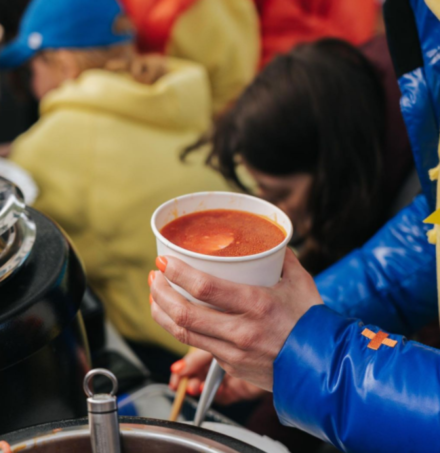 Πόλεμος στην Ουκρανία: Νικήτρια του MasterChef μοιράζει Ουκρανική σούπα και ζητά να σωθεί η χώρα της