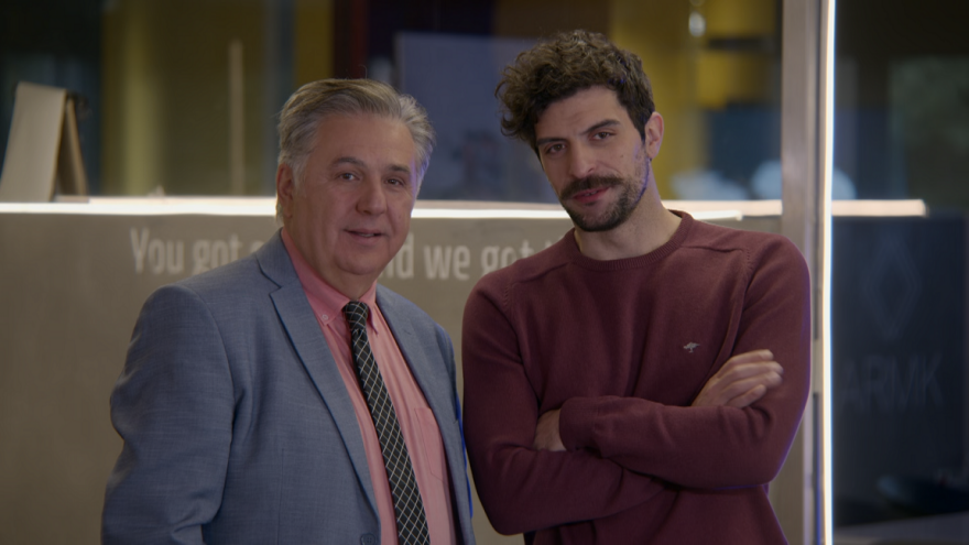 Άσε μας ρε μαμά: Η Ρωξάνη σκέφτεται να απολύσει τη Νικόλ