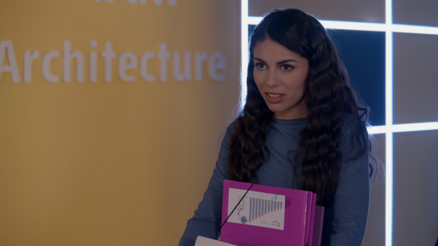 Άσε μας ρε μαμά: Η Ρωξάνη σκέφτεται να απολύσει τη Νικόλ