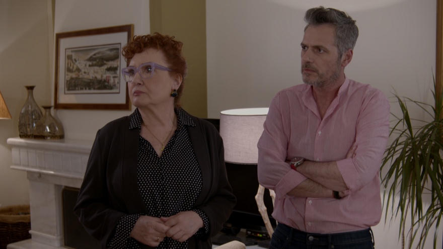 Άσε μας ρε μαμά: Η Ρωξάνη σκέφτεται να απολύσει τη Νικόλ