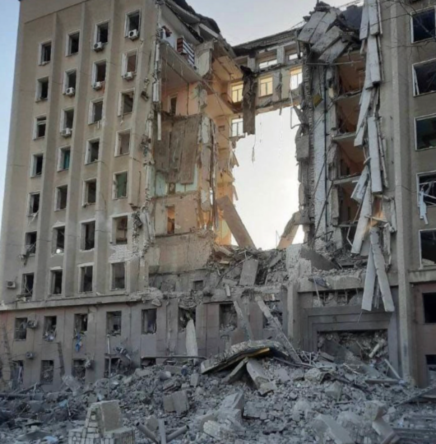 Πόλεμος στην Ουκρανία - Μικολάιβ: Τουλάχιστον εννέα νεκροί και 28 τραυματίες από ρωσικό χτύπημα - Δείτε βίντεο