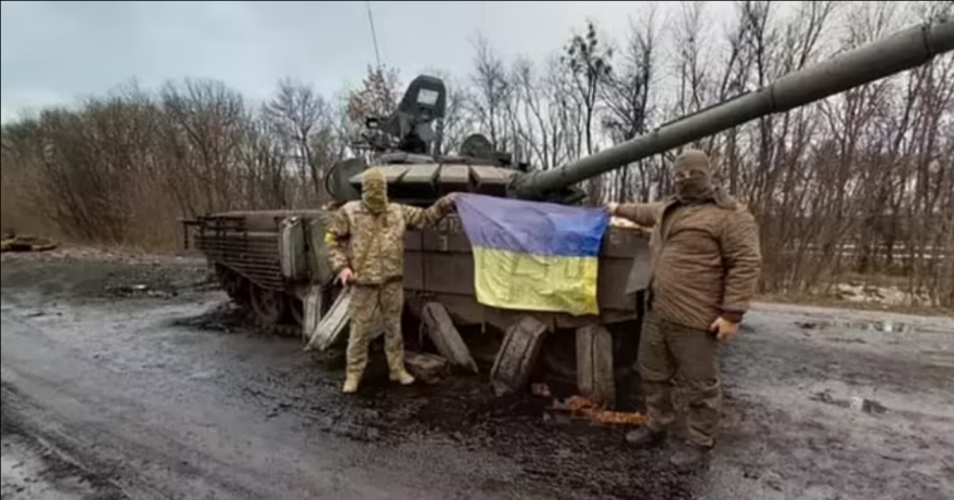Πόλεμος στην Ουκρανία: Με… ρωσικά τανκς η λυσσαλέα αντίσταση των Ουκρανών