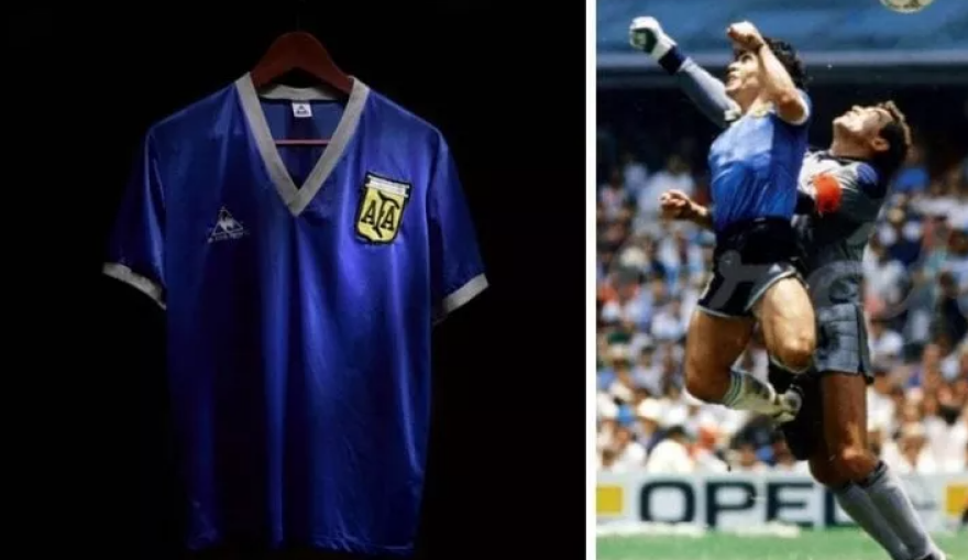 Δημοπρασία με τιμή εκκίνησης τα 5 εκατ. ευρώ για την φανέλα που φορούσε ο Μαραντόνα όταν πέτυχε γκολ με το «Χέρι του Θεού»