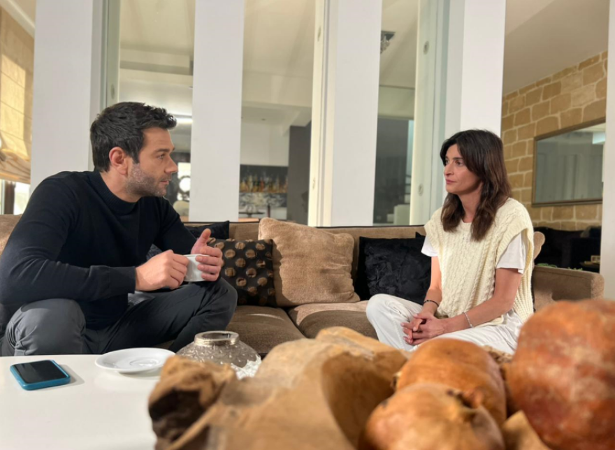 Η Γη της Ελιάς: Η Αρετή διαβάλλει την Εύα όπου σταθεί κι όπου βρεθεί