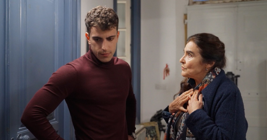 Η Γη της Ελιάς: Η Αρετή διαβάλλει την Εύα όπου σταθεί κι όπου βρεθεί