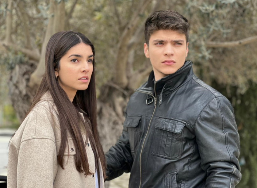 Η Γη της Ελιάς: Η Αρετή διαβάλλει την Εύα όπου σταθεί κι όπου βρεθεί