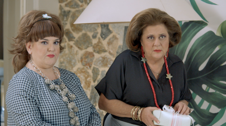 Συμπέθεροι απ' τα Τίρανα: Όλα μοιάζουν να έχουν τελειώσει αίσια για την Πένη και τον Λυκούργο