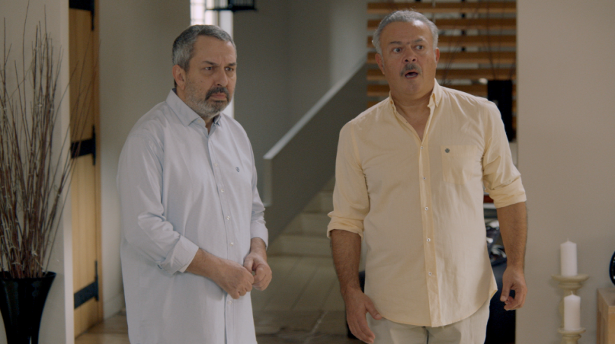 Συμπέθεροι απ' τα Τίρανα: Όλα μοιάζουν να έχουν τελειώσει αίσια για την Πένη και τον Λυκούργο