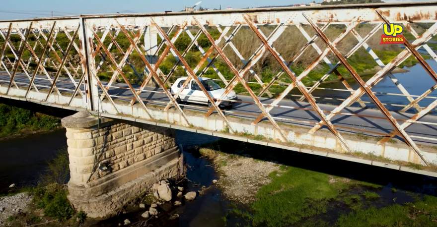 Λακωνία: Η απαγορευμένη εδώ και 21 χρόνια, «σάπια» γέφυρα του Ευρώτα από ψηλά - Δείτε βίντεο