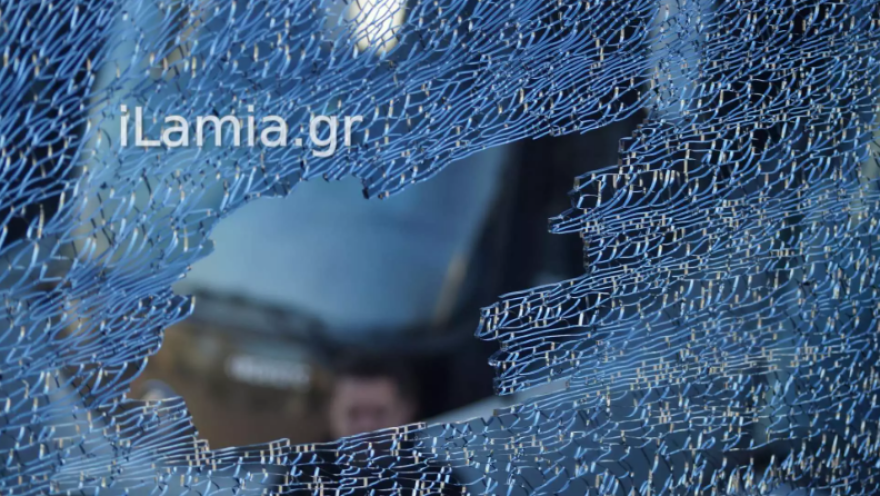 Φθιώτιδα: Επιτέθηκαν με πέτρες σε λεωφορείο του ΚΤΕΛ - Δείτε φωτογραφίες