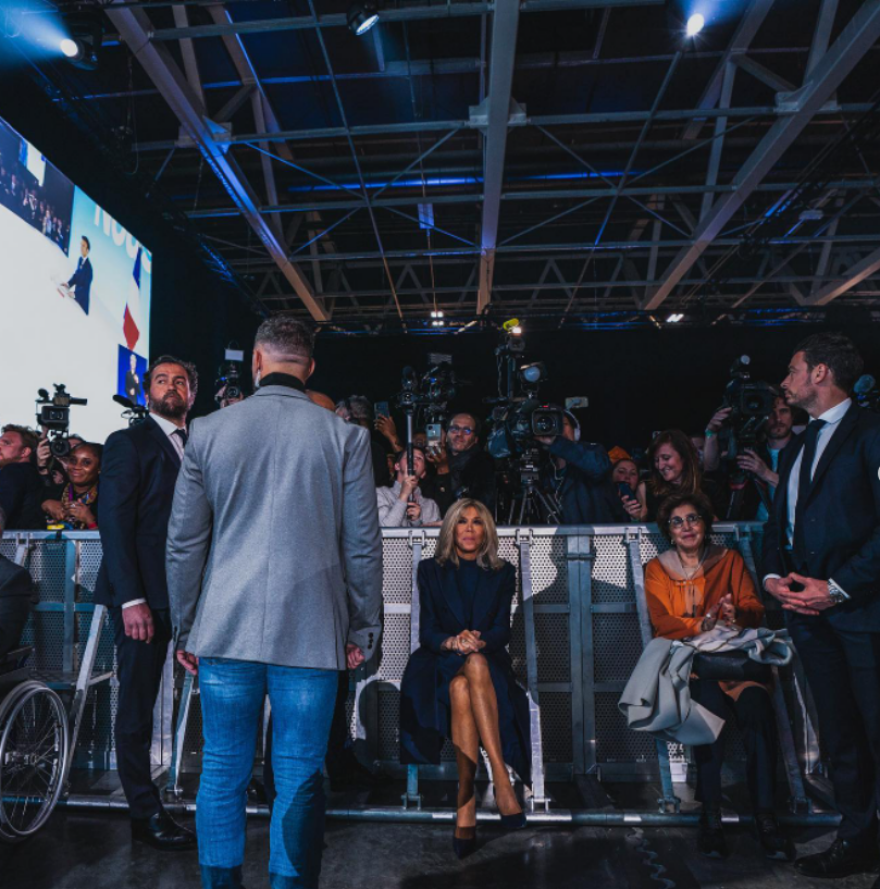 Γαλλικές εκλογές: Η προσωπική φωτογράφος του Εμανουέλ Μακρόν δίνει στη δημοσιότητα τα καρέ πρώτου γύρου