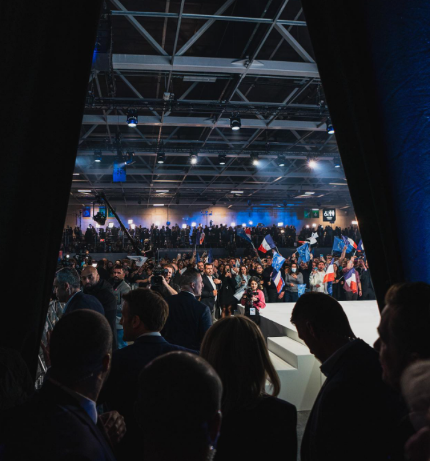 Γαλλικές εκλογές: Η προσωπική φωτογράφος του Εμανουέλ Μακρόν δίνει στη δημοσιότητα τα καρέ πρώτου γύρου