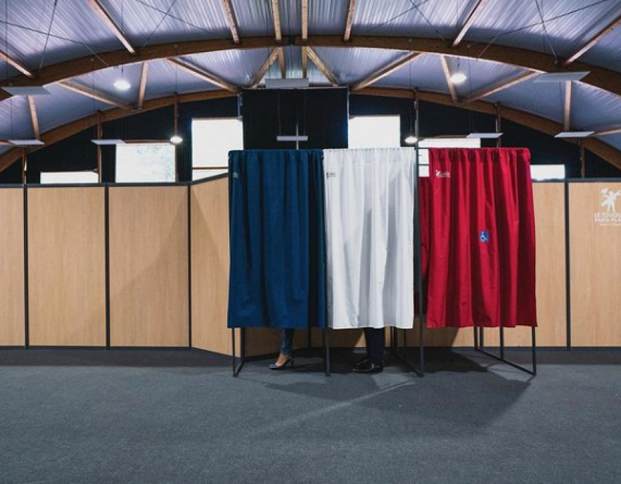 Γαλλικές εκλογές: Η προσωπική φωτογράφος του Εμανουέλ Μακρόν δίνει στη δημοσιότητα τα καρέ πρώτου γύρου