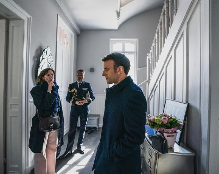 Γαλλικές εκλογές: Η προσωπική φωτογράφος του Εμανουέλ Μακρόν δίνει στη δημοσιότητα τα καρέ πρώτου γύρου