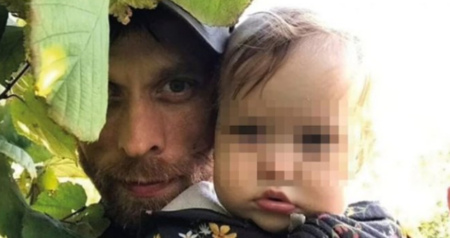 ΗΠΑ: Πέθανε από υπερβολική δόση το... 11 μηνών εγγονάκι του γνωστού συγγραφέα, Πολ Όστερ