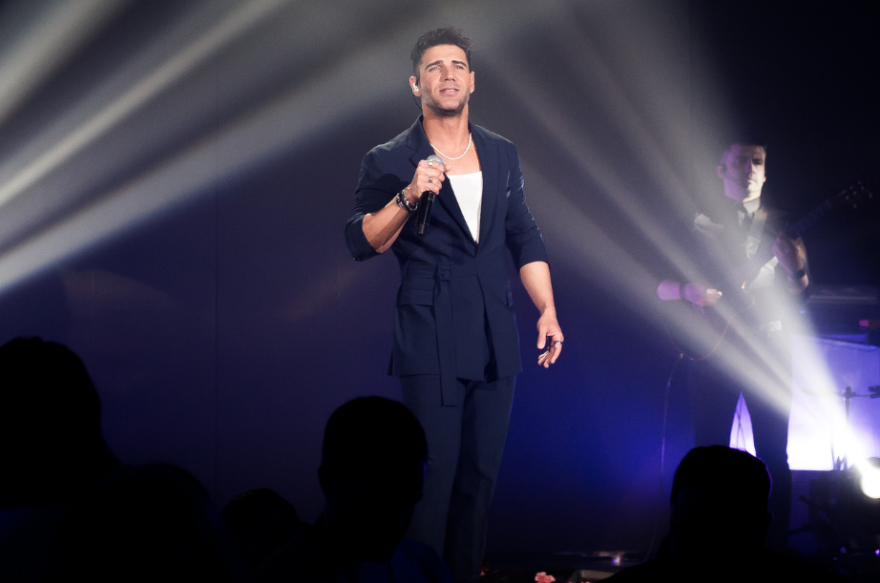 Ο Νίκος Οικονομόπουλος συνεχίζει τις εμφανίσεις του στο Fantasia