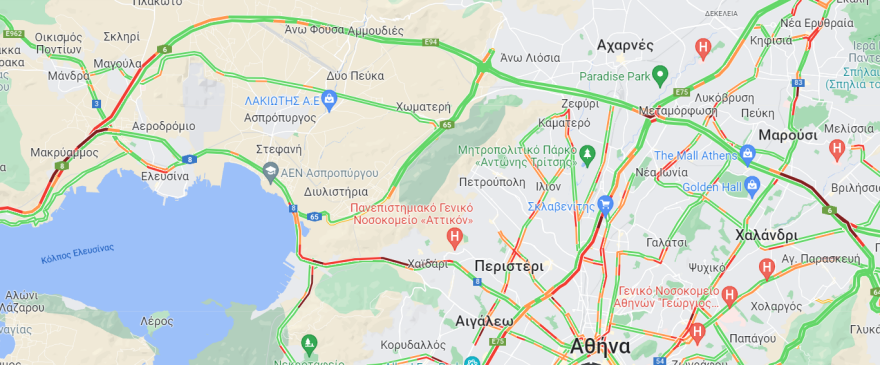 Έξοδος Πάσχα: Ουρές στα διόδια, γεμάτα τα ΚΤΕΛ, τα αεροπλάνα και τα τρένα 