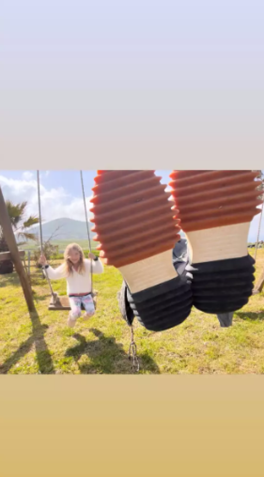 Ο Αποστόλης Τότσικας και η Ρούλα Ρέβη απολαμβάνουν την εξοχή με τα παιδιά τους